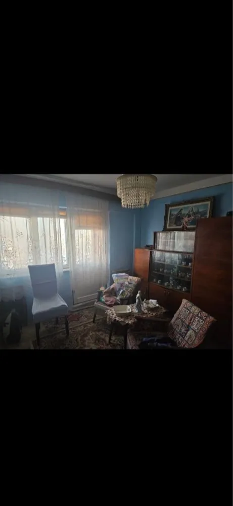 BRASADAS vinde ap 3 cam etaj 4/4 in Carpati 2. - Agenția imobiliara BRASADAS vinde apartament cu 3 camere la etajul 4/4 in Carpați 2.
Acoperis renovat anul trecut. Beci 12mp.
Www.brasadas.com.
