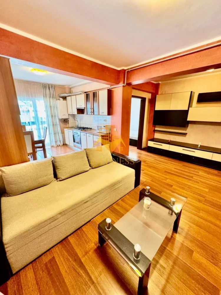 Oportunitate de investitie in Buna Ziua, zona birourilor Hexagon - Va prezentam spre vanzare un apartament cu 2 camere, localizat in Cluj-Napoca, cartierul Buna Ziua, zona Calea Turzii, in proximitatea birourilor Hexagon.

Imobilul este amplasat intr-o zona moderna si foarte bine cotata, apreciata pentru accesul rapid catre centrul orasului, cartierul Zorilor si principalele zone de business. In acelasi timp, locatia ofera un cadru linistit si confortabil pentru locuire.

In imediata apropiere regasim:

Hexagon Offices;
Lidl Buna Ziua;
statii de transport in comun cu acces rapid catre centrul orasului;

Locatia este ideala atat pentru locuit, cat si pentru investitie, datorita cererii ridicate pentru inchiriere in aceasta zona.

Apartamentul detine o suprafata utila de 47,5 mp + terasa generoasa si este situat la etajul 1 din 4, intr-un imobil modern.

Dispune de orientare ..., iar compartimentarea este semidecomandata, fiind organizat astfel:

living impreuna cu bucataria;
dormitor;
baie;
hol;
terasa generoasa;

Finisajele sunt moderne, iar apartamentul se vinde complet mobilat si utilat, conform fotografiilor.

Confortul termic este asigurat de centrala termica proprie, cu distributie a caldurii prin calorifere.

In pret este inclus un loc de parcare cu CF propriu, situat in curtea privata a imobilului.

Proprietatea reprezinta o alegere excelenta pentru locuinta proprie sau pentru investitie, avand o pozitionare foarte buna intr-una dintre cele mai cautate zone rezidentiale ale orasului.

Pretul de vanzare este de 160.000 euro, negociabil.

Apartamentul este liber de sarcini, iar ca modalitate de plata se accepta atat plata integrala, cat si achizitia prin credit ipotecar.

Pentru mai multe detalii si programarea unei vizionari, nu ezitati sa ne contactati.

Pentru intermediere se percepe un comision de 2%.