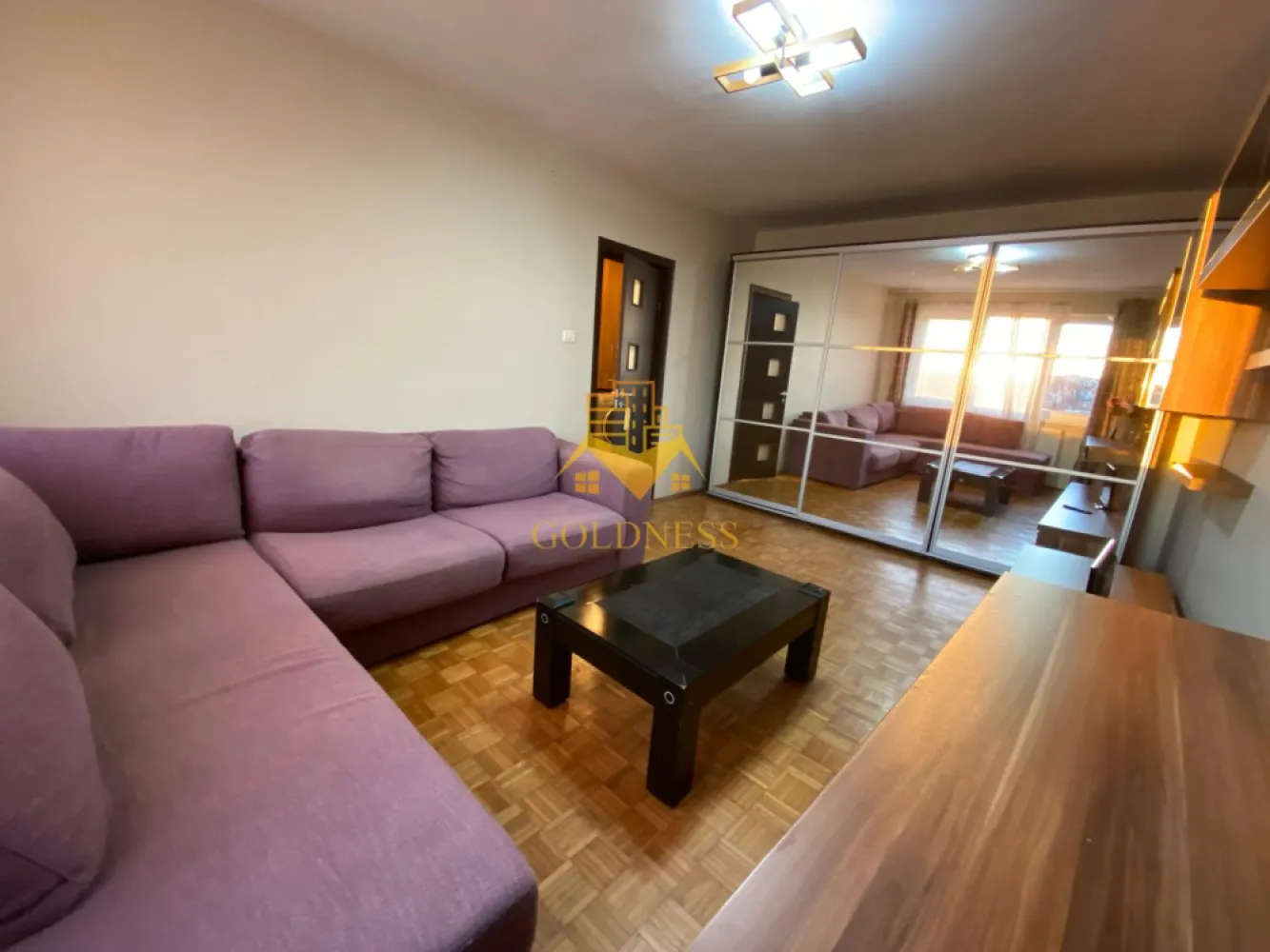 2 camere decomandate, 2 parcari, Marasti Zona Piata Abator, Lukoil - GOLDNESS Imobiliare vă propune spre închiriere un apartament cu 2 camere complet mobilat și utilat, la etajul 10 într-un imobil de 11 etaje, în Cartierul Marasti .
Dispune de 2 locuri de parcare!
Se află în apropierea stațiilor de transport în comun, magazine, restaurante, spații verzi, farmacii, etc. 

Apartamentul este compartimentat astfel:
 - dormitor cu pat matrimonial, dulap, comoda
- dormitor cu canapea exstensibila, dressing, birou
 - bucatarie complet utilată și mobilată, loc de servit masa 
 - baie cu cabina de dus, calorifer port prosop și dulap pentru depozitare.

Imobilul este dotat cu toate cele necesare- centrală proprie, frigider, aragaz, hotă, mașină de spălat haine, etc. 

Dacă sunteți interesați de acest apartament și doriți să îl vizionați, dar și pentru alte oferte nu ezitați să ne contactați telefonic sau prin e-mail. Vă stăm la dispoziție!
Pentru intermediere se percepe un comision de 50% din prețul chiriei!