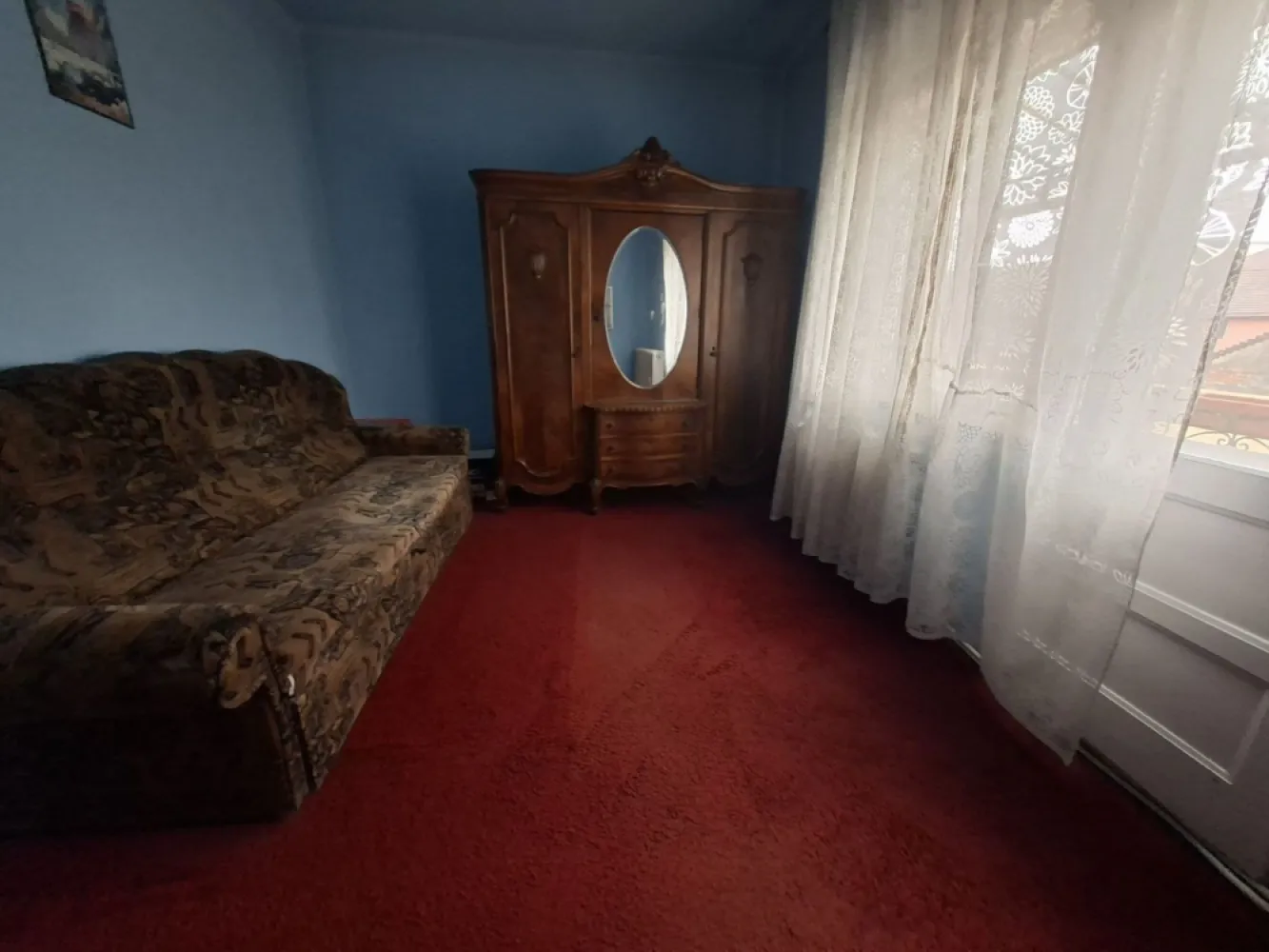 BRASADAS vinde apartament cu 3 camere la etaj in casă - Agentia Imobiliara BRASADAS vinde apartament central cu 3 camere, la etajul 1 la casă cu intrare separata, lângă Piața Mare 
Curte, beci, pod,balcon.
www.brasadas.com.