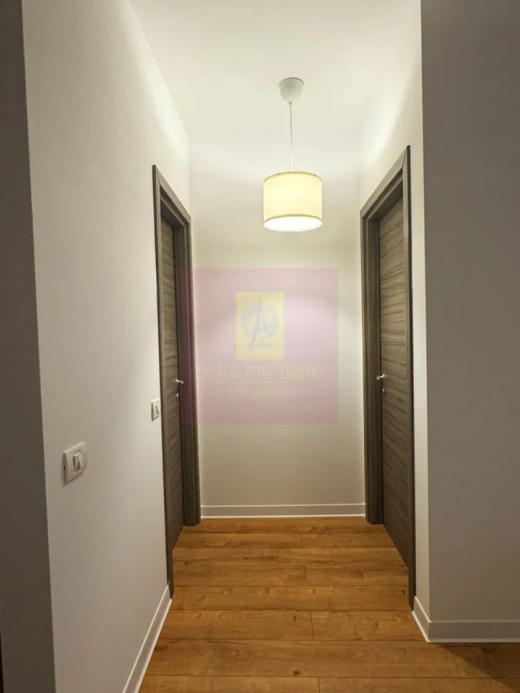 Apartament 2 camere in Pipera langa Scoala Americana bloc nou - Va oferim spre vanzare un apartament de 2 camere in Pipera intr-un bloc nou 2012, la etajul 6/9, cu bucatarie open in living, mobilat si utilat recent. Nu a fost locuit niciodata, are totul nou in el. Actele pregatite pentru vanzare. 
Pentru detalii si vizionari contactati agentul Dona Camelia la 0733683461.