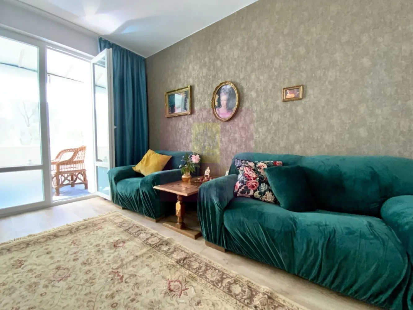Inchiriere Apartament 2 camere Floreasca-Aviatiei - Agentia Imobiliara Apulum 94, va propune spre inchiriere
Apartament 2 camere, la etajul 2, intr un bloc cu 2 nivele, in cea mai exclusivista zona a Bucurestiului, cartierul Floreasaca, Primaverii, Aviatiei.
Apartamentul este prevazut cu centrala pe gaz, dispune de aer conditionat si toate electrocasnice necesare pt un confort sporit.
in zona se afla numeroase restaurante, terase, parcuri si unitati de invatamant.
De asemenea acesta este bine conectata la mijloacele de transport in comun.
Pretul chiriei este de 600 euro.
Va asteptam la o vizionare.