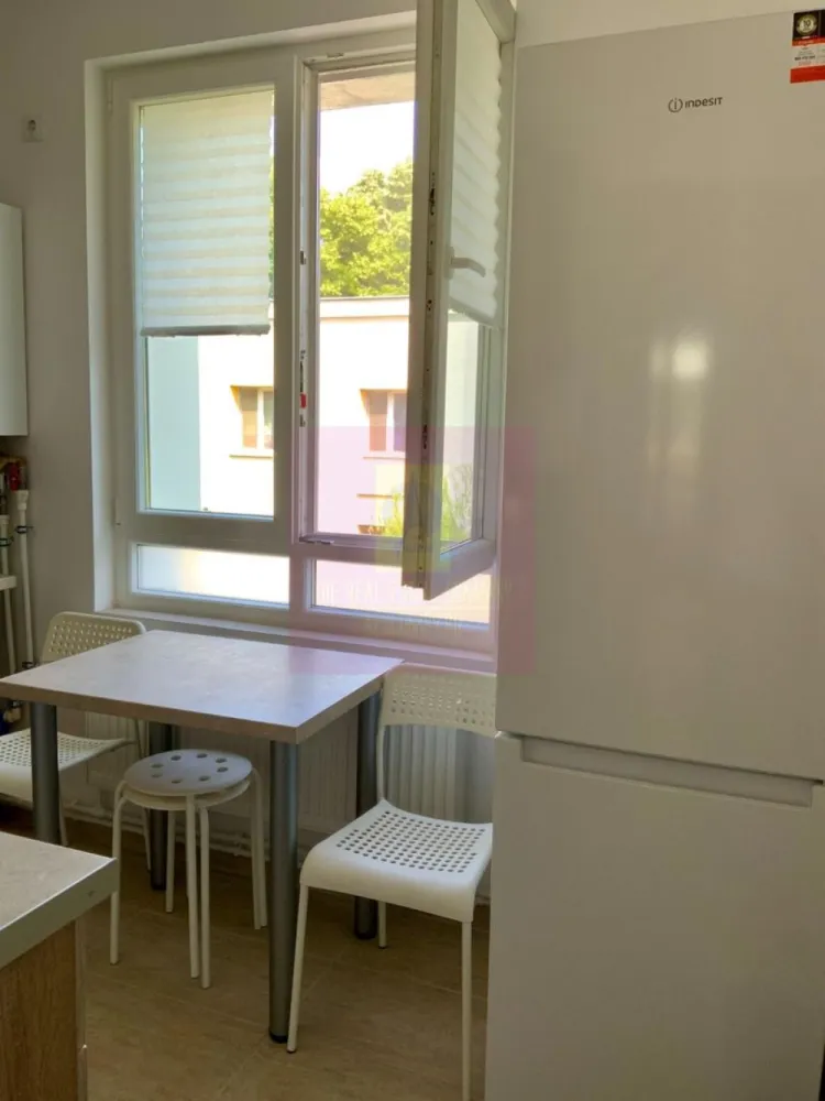Inchiriere Apartament 2 camere Floreasca-Aviatiei - Agentia Imobiliara Apulum 94, va propune spre inchiriere
Apartament 2 camere, la etajul 2, intr un bloc cu 2 nivele, in cea mai exclusivista zona a Bucurestiului, cartierul Floreasaca, Primaverii, Aviatiei.
Apartamentul este prevazut cu centrala pe gaz, dispune de aer conditionat si toate electrocasnice necesare pt un confort sporit.
in zona se afla numeroase restaurante, terase, parcuri si unitati de invatamant.
De asemenea acesta este bine conectata la mijloacele de transport in comun.
Pretul chiriei este de 600 euro.
Va asteptam la o vizionare.