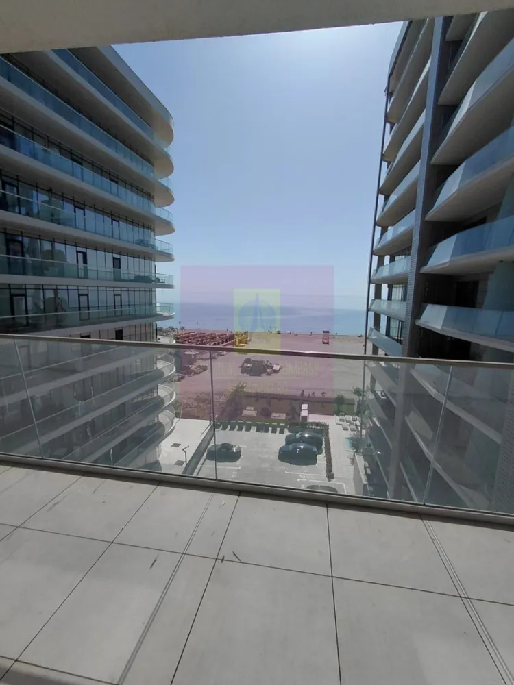 Apartament de lux 3 camere 2024, in Mamaia Nord-vedere la Marea Neagra - Va oferim spre vanzare apartamente de 3 camere cu vedere la Marea Neagra in Mamaia Nord, intr-un bloc nou 2024, P+12 la cheie ultralux, blocul fiind terminat si finisat, pregatit gata de locuit.
Incalzirea fiecarui apartament se face cu Pompa de Caldura la curent, incalzire in pardoseala, aeroconvectoare pentru climatizare, este prevazut cu 3 grupuri sanitare cu cabine de dus. Bucataria este open in living.
Scara blocului are doua lifturi moderne si o intrare imperiala cu candelabre superbe.
Suplimentar locuri de parcare la mezanin si etajul I.
Blocul are piscina exterioara si doua sali de fitness gratuite pentru rezidentii blocului. 
La intrarea in complex este bariera cu telecomanda.
Pretul este purtator de TVA si se calculeaza la suprafata construita.
Pentru detalii suplimentare si vizionari contactati agentul Dona Camelia 0733683461.