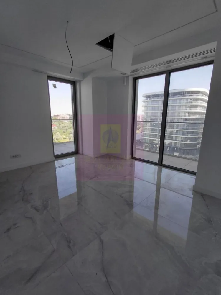 Apartament de lux 3 camere 2024, in Mamaia Nord-vedere la Marea Neagra - Va oferim spre vanzare apartamente de 3 camere cu vedere la Marea Neagra in Mamaia Nord, intr-un bloc nou 2024, P+12 la cheie ultralux, blocul fiind terminat si finisat, pregatit gata de locuit.
Incalzirea fiecarui apartament se face cu Pompa de Caldura la curent, incalzire in pardoseala, aeroconvectoare pentru climatizare, este prevazut cu 3 grupuri sanitare cu cabine de dus. Bucataria este open in living.
Scara blocului are doua lifturi moderne si o intrare imperiala cu candelabre superbe.
Suplimentar locuri de parcare la mezanin si etajul I.
Blocul are piscina exterioara si doua sali de fitness gratuite pentru rezidentii blocului. 
La intrarea in complex este bariera cu telecomanda.
Pretul este purtator de TVA si se calculeaza la suprafata construita.
Pentru detalii suplimentare si vizionari contactati agentul Dona Camelia 0733683461.