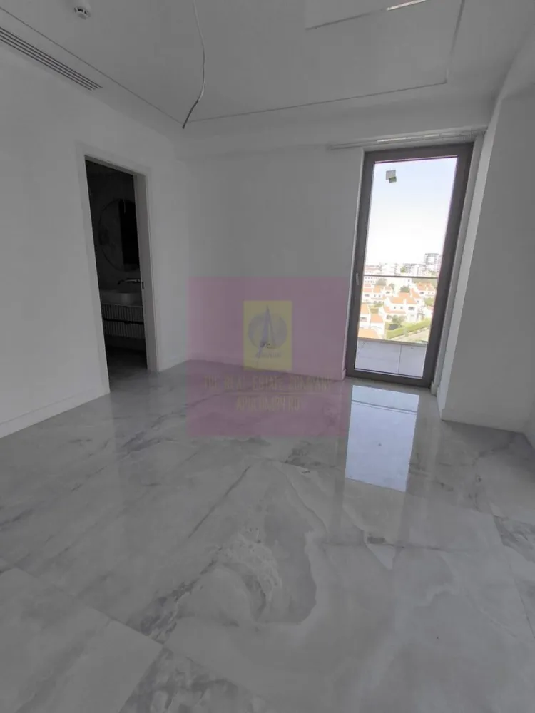 Apartament de lux 3 camere 2024, in Mamaia Nord-vedere la Marea Neagra - Va oferim spre vanzare apartamente de 3 camere cu vedere la Marea Neagra in Mamaia Nord, intr-un bloc nou 2024, P+12 la cheie ultralux, blocul fiind terminat si finisat, pregatit gata de locuit.
Incalzirea fiecarui apartament se face cu Pompa de Caldura la curent, incalzire in pardoseala, aeroconvectoare pentru climatizare, este prevazut cu 3 grupuri sanitare cu cabine de dus. Bucataria este open in living.
Scara blocului are doua lifturi moderne si o intrare imperiala cu candelabre superbe.
Suplimentar locuri de parcare la mezanin si etajul I.
Blocul are piscina exterioara si doua sali de fitness gratuite pentru rezidentii blocului. 
La intrarea in complex este bariera cu telecomanda.
Pretul este purtator de TVA si se calculeaza la suprafata construita.
Pentru detalii suplimentare si vizionari contactati agentul Dona Camelia 0733683461.
