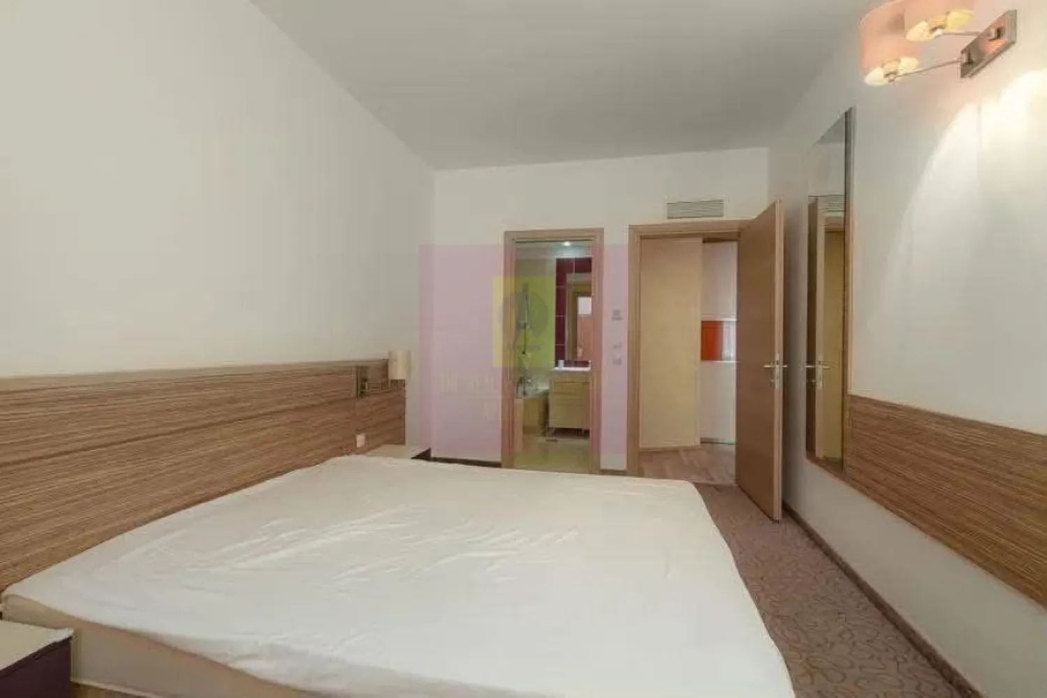 Inchiriere apartament 3 camere Rin Residence - Agentia Imobiliara Apulum 94, va oferea spre inchiriere
Apartament cu 3 camere, la etajul 10, in Complexul Rin Residence.
Locuinta se ofera mobilata modern si utilata la bucatarie cu electrocasnice necesare folosintei.
Incalzirea este prin ventilatie, oferind caldura iarna si aer conditionat vara.
Complexul este unul deosebit cu paza permanenta si supraveghere video.
Se poate inchiria si loc de parcare.
In apropierea blocului se afla Complexul Comercial Cocos, magazine de bricolaj si restaurante.
Zona este bine conectata la mijloacele de transport STB si metrou.
In apropriere se afla si institutii de invatamant, scoli si universitati.
Daca vrei sa locuiesti intr-o zona moderna cu toate facilitatile la indemana te asteptam la vizionare.
Pretul chiriei este de 750 euro pe luna.