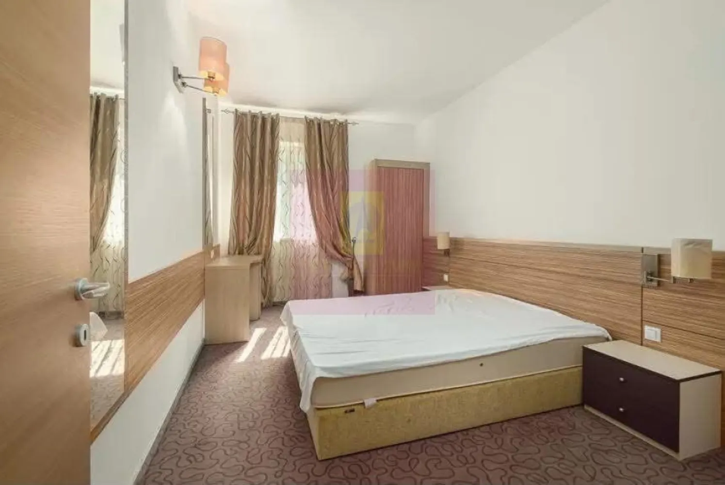 Inchiriere apartament 3 camere Rin Residence - Agentia Imobiliara Apulum 94, va oferea spre inchiriere
Apartament cu 3 camere, la etajul 10, in Complexul Rin Residence.
Locuinta se ofera mobilata modern si utilata la bucatarie cu electrocasnice necesare folosintei.
Incalzirea este prin ventilatie, oferind caldura iarna si aer conditionat vara.
Complexul este unul deosebit cu paza permanenta si supraveghere video.
Se poate inchiria si loc de parcare.
In apropierea blocului se afla Complexul Comercial Cocos, magazine de bricolaj si restaurante.
Zona este bine conectata la mijloacele de transport STB si metrou.
In apropriere se afla si institutii de invatamant, scoli si universitati.
Daca vrei sa locuiesti intr-o zona moderna cu toate facilitatile la indemana te asteptam la vizionare.
Pretul chiriei este de 750 euro pe luna.