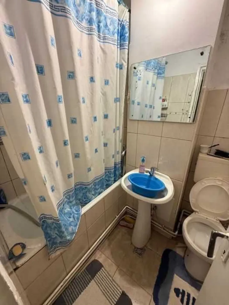BRASADAS vinde ap 3 cam la PARTER in Micro 15. - Agentia Imobiliara BRASADAS vinde apartament cu 3 camere + sufragerie + beci, bloc din cărămidă, situat in Micro 15 Str. Oituz la PARTER. 
Spatiu util 61,61 m
www.brasadas.com.