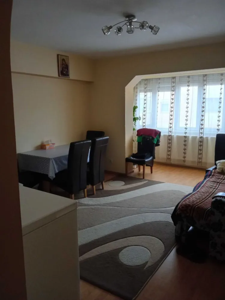 BRASADAS vinde ap 3 cam in Micro 16 la etajul 4/4. - Agentia Imobiliara BRASADAS vinde apartament cu 3 camere in Micro 16 M16 la etajul 4 din 4.
Apartamentul are 2 bai, 1 debara, centrala termica, aer condiționat în fiecare cameră.
Este situat in zonă liniștită și are în apropiere școli , grădiniță , magazine , piața , stație de autobuz.
www.brasadas.com