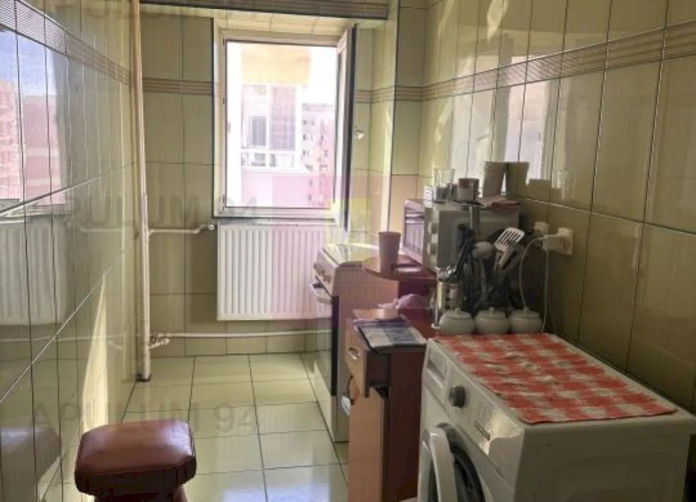 Garsoniera Calea Ferentari-Nasaud - "Compania imobiliara Apulum 94 va propune o garsoniera confort 1 ,decomandata situata in zona Calea Ferentari cu o suprafata utila de 37 mp,suprafata total de 40 mp intr-un bloc 1987.Garsoniera are ca imbunatatiri: gresie,faianta,parchet,termopan,usa metalica si se vinde mobilata si utilata(aragaz,masina de spalat).Eliberarea se face la semnarea actelor..Pentru mai multe detalii sau vizionare va rog sa ma contactati la numarul de telefon 0733683454 -Dorin Dinu"