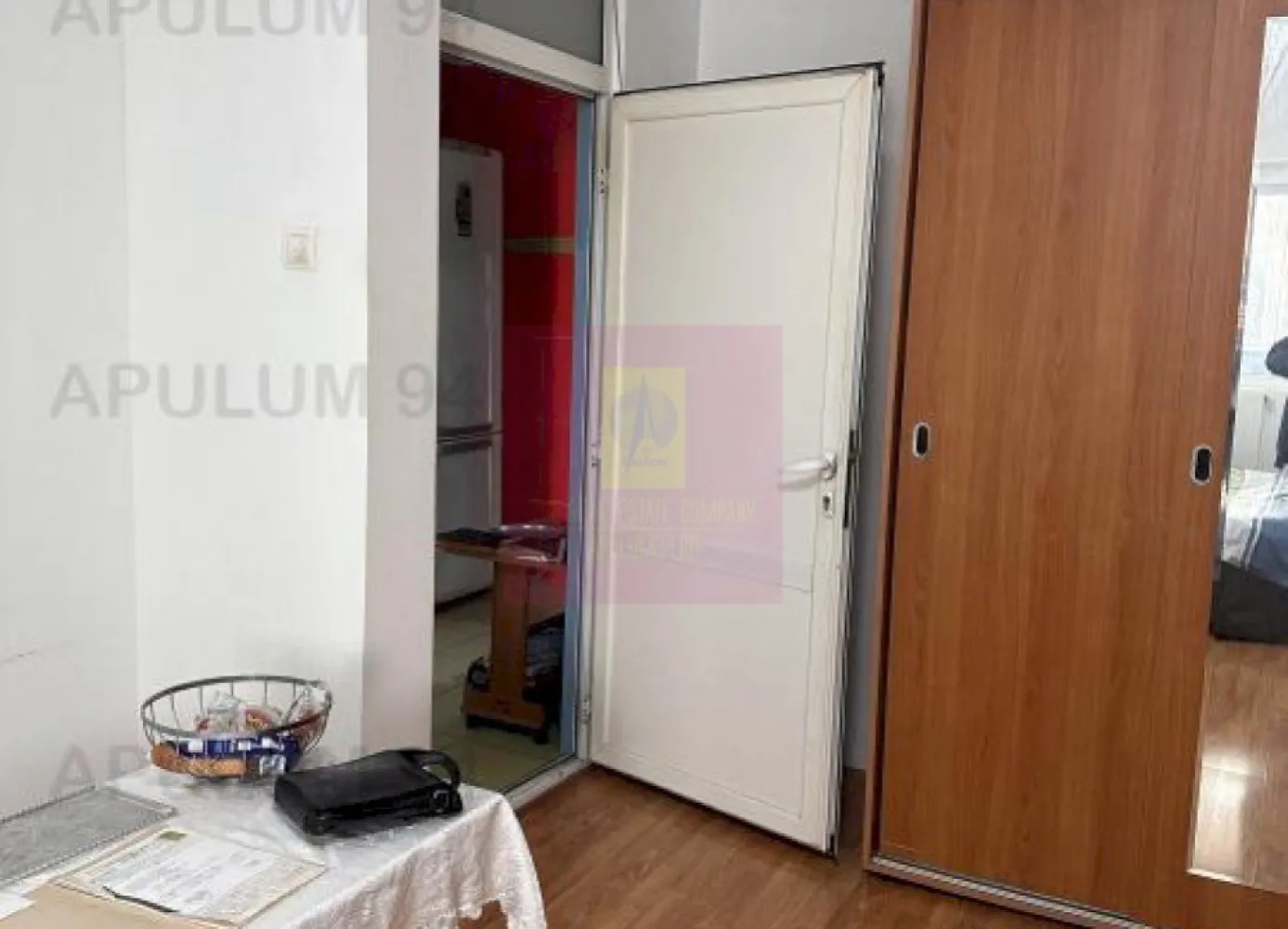 Garsoniera Calea Ferentari-Nasaud - "Compania imobiliara Apulum 94 va propune o garsoniera confort 1 ,decomandata situata in zona Calea Ferentari cu o suprafata utila de 37 mp,suprafata total de 40 mp intr-un bloc 1987.Garsoniera are ca imbunatatiri: gresie,faianta,parchet,termopan,usa metalica si se vinde mobilata si utilata(aragaz,masina de spalat).Eliberarea se face la semnarea actelor..Pentru mai multe detalii sau vizionare va rog sa ma contactati la numarul de telefon 0733683454 -Dorin Dinu"