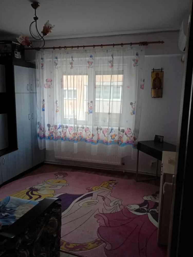 BRASADAS vinde ap 3 cam in Micro 16 la etajul 4/4. - Agentia Imobiliara BRASADAS vinde apartament cu 3 camere in Micro 16 M16 la etajul 4 din 4.
Apartamentul are 2 bai, 1 debara, centrala termica, aer condiționat în fiecare cameră.
Este situat in zonă liniștită și are în apropiere școli , grădiniță , magazine , piața , stație de autobuz.
www.brasadas.com