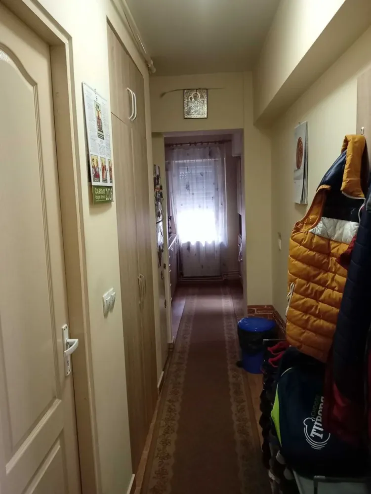BRASADAS vinde ap 3 cam in Micro 16 la etajul 4/4. - Agentia Imobiliara BRASADAS vinde apartament cu 3 camere in Micro 16 M16 la etajul 4 din 4.
Apartamentul are 2 bai, 1 debara, centrala termica, aer condiționat în fiecare cameră.
Este situat in zonă liniștită și are în apropiere școli , grădiniță , magazine , piața , stație de autobuz.
www.brasadas.com