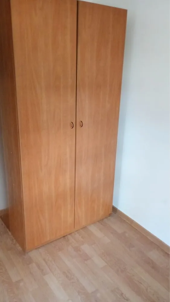 BRASADAS vinde/inchiriaza ap 2 cam la PARTER in Crpati 1. - Agentia Imobiliara BRASADAS vinde apartament 2 camere, situat în zona Carpati 1.

Apartamentul situat la parter, are o suprafață de 36 mp și este compartimentat astfel: hol, bucatarie, living, camera si baie.

Apartamentul are centrală proprie, geamuri termopan, ușă metalică, aer condiționat, este proaspta zugravit etc.

Acesta este amplasat într-o zonă liniștită cu acces facil către:
magazine, scoala, gradinita, transport in comun, biserica, farmacii si parcuri.

Apartamentul poate fi de asemenea folosit ca spatiu comercial fiind la parter. 

Www.brasadas.com.