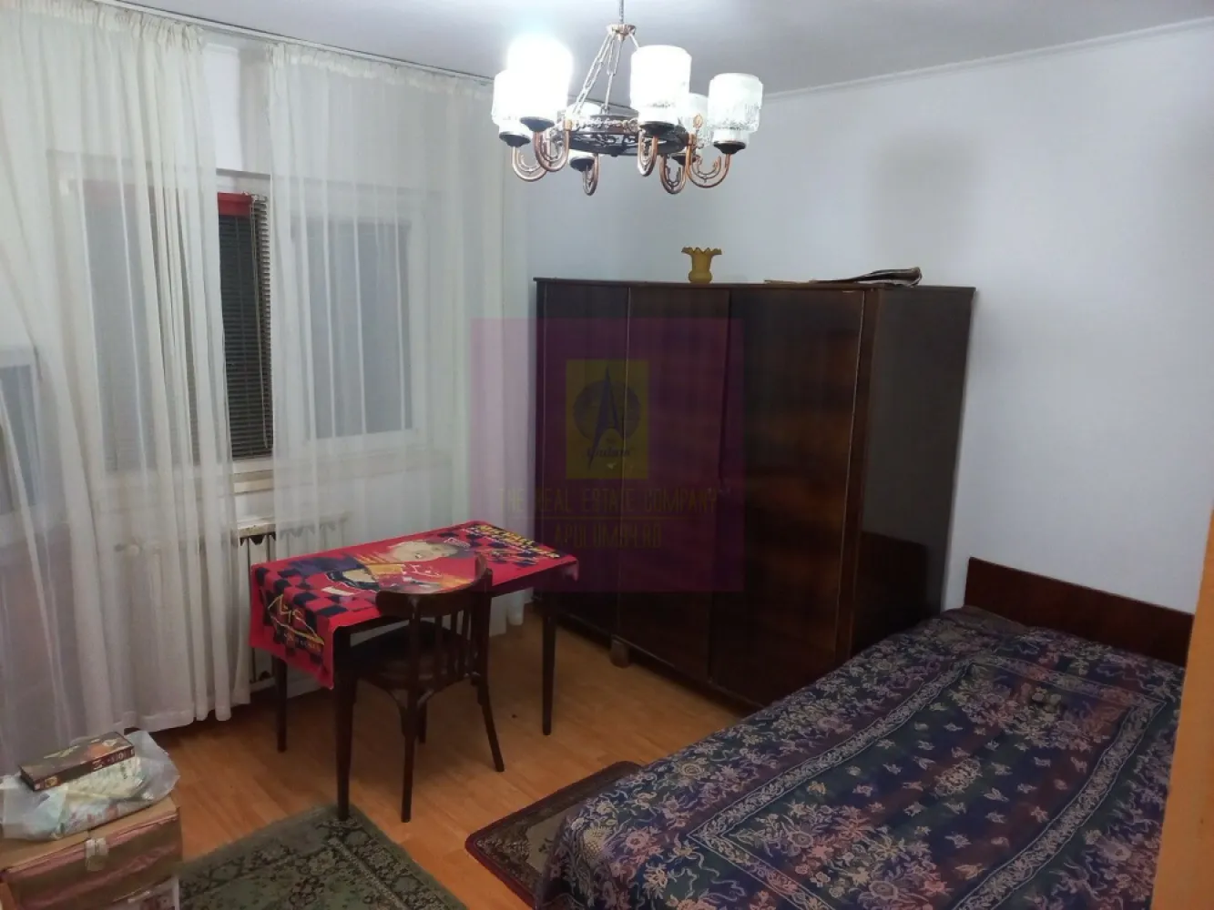 Apartament 2 camere Militari- Valea Lunga P/4 - Compania imobiliara Apulum94 va ofera un apartament de 2 camere P/4, confort 1 , decomandat, 52 mp suprafata utila situat in zona Militari-Str Valea Lunga. Apartamentul este mobilat si utilat precum se vede in pozele atasate.Proprietarul accepta si chiriasi din afara tarii. Conditii de inchiriere : 1 chirie +1 garantie, comision agentie 50 %.
 Pentru mai multe detalii sau o eventuala vizionare va rog sa ma sunati la numarul de telefon 0733683454- Dorin Dinu/ Apulum94.