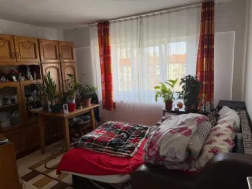 BRASADAS vinde ap 2 cam 58mp Carpați 2 etaj 4/4.