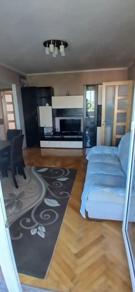 BRASADAS vinde ap 2 cam etaj 4/4. - Agentia Imobiliara BRASADAS vinde apartament cu 2 camere gata să te muți!

Dacă îți dorești un loc pe care să-l numești acasă din prima clipă, acest apartament este alegerea perfectă. Situat în cartierul Solidarității, pe Aleea Humulești, îmbină confortul, liniștea și funcționalitatea într-un mod ideal.

 Totul pregătit pentru tine
Se vinde complet mobilat și utilat, cu mobilier de calitate și electrocasnice în stare foarte bună fără griji, fără investiții suplimentare.

 50 mp utili, compartimentați inteligent:

- Hol primitor cu bucătărie
- Cămară + spații utile de depozitare
- Living luminos și spațios
- Dormitor confortabil
- Baie cu acces facil

 Bucătărie complet echipată, perfectă pentru orice stil de viață:
aragaz cu cuptor electric, mașină de spălat vase, combină frigorifică și centrală termică proprie.

 Balcon generos, locul ideal pentru cafeaua de dimineață sau relaxare, cu o priveliște plăcută către parcul nou amenajat.

 Situat la etajul 4, într-un bloc cu acoperiș reabilitat fără griji pe termen lung.

 Parcare fără stres: locuri disponibile în fața blocului + opțiune de parcare rezervată.

 Zonă liniștită, perfectă pentru relaxare, dar cu acces rapid către tot ce ai nevoie.

 Ideal pentru locuit sau investiție!

 Www.brasadas.com.