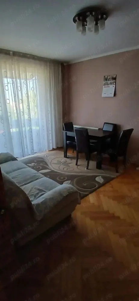 BRASADAS vinde ap 2 cam etaj 4/4. - Agentia Imobiliara BRASADAS vinde apartament cu 2 camere gata să te muți!

Dacă îți dorești un loc pe care să-l numești acasă din prima clipă, acest apartament este alegerea perfectă. Situat în cartierul Solidarității, pe Aleea Humulești, îmbină confortul, liniștea și funcționalitatea într-un mod ideal.

 Totul pregătit pentru tine
Se vinde complet mobilat și utilat, cu mobilier de calitate și electrocasnice în stare foarte bună fără griji, fără investiții suplimentare.

 50 mp utili, compartimentați inteligent:

- Hol primitor cu bucătărie
- Cămară + spații utile de depozitare
- Living luminos și spațios
- Dormitor confortabil
- Baie cu acces facil

 Bucătărie complet echipată, perfectă pentru orice stil de viață:
aragaz cu cuptor electric, mașină de spălat vase, combină frigorifică și centrală termică proprie.

 Balcon generos, locul ideal pentru cafeaua de dimineață sau relaxare, cu o priveliște plăcută către parcul nou amenajat.

 Situat la etajul 4, într-un bloc cu acoperiș reabilitat fără griji pe termen lung.

 Parcare fără stres: locuri disponibile în fața blocului + opțiune de parcare rezervată.

 Zonă liniștită, perfectă pentru relaxare, dar cu acces rapid către tot ce ai nevoie.

 Ideal pentru locuit sau investiție!

 Www.brasadas.com.