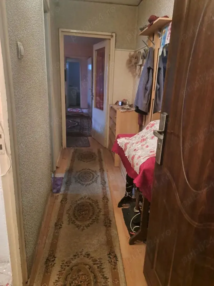 BRASADAS vinde ap 2 cam etaj 4/4 in Micro 16. - Agenția imobiliara BRASADAS vinde apartament cu 2 camere, situat în Micro 16, la etajul 4/4, cu suprafață totală 76 mp.
Compartimentare:
hol de intrare
debara
bucătărie , spajz
cameră mare
hol mic din care se intră în:
cameră mică
baie
balcon
Alte detalii: apartamentul necesită renovare (ideal pentru amenajare după propriul gust)
bloc cu acoperiș
izolat la exterior
zonă cu magazine, școală și transport.
Www.brasadas.com.