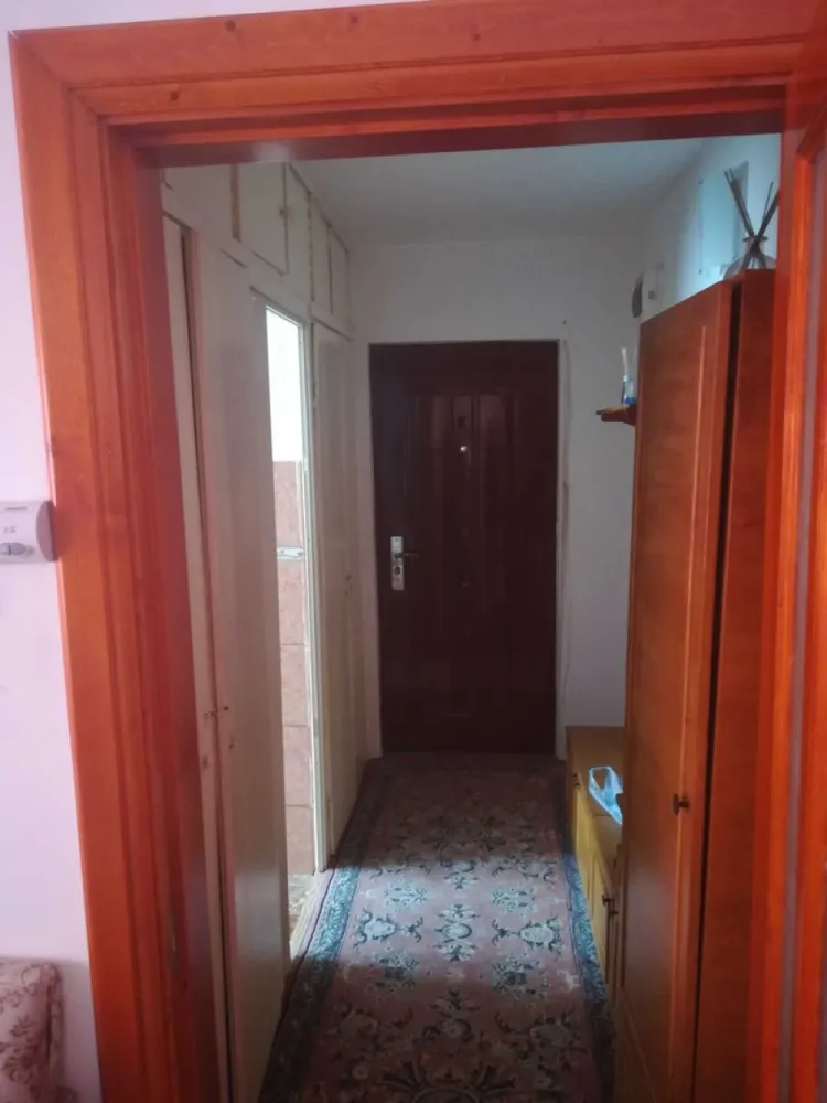 Apartament 2 camere in Micro 16 - Apartament de 2 camere, situat la etajul 3, cu o suprafață utilă de 69 mp și compartimentare semidecomandată, utilat, perfect pentru a inchiria. 

Pentru detalii sunati sau trimiteti mesaj pe whatsapp, nu raspund la mesaje pe olx.

Nu sunt interesat in colaborare cu agentii!
