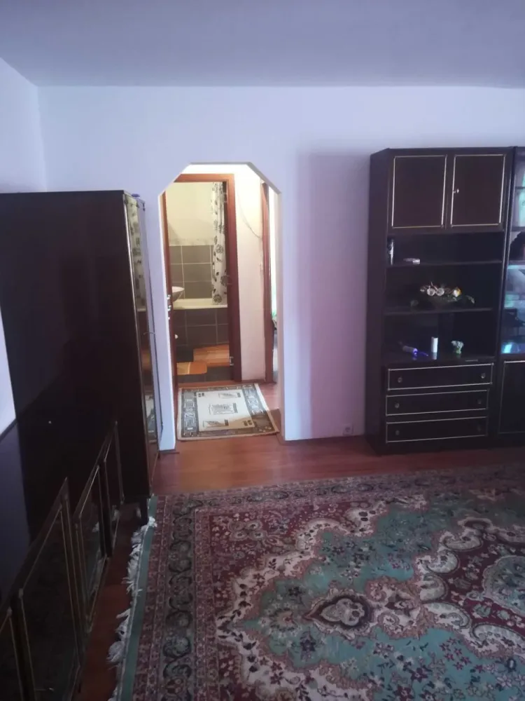 Apartament 2 camere in Micro 16 - Apartament de 2 camere, situat la etajul 3, cu o suprafață utilă de 69 mp și compartimentare semidecomandată, utilat, perfect pentru a inchiria. 

Pentru detalii sunati sau trimiteti mesaj pe whatsapp, nu raspund la mesaje pe olx.

Nu sunt interesat in colaborare cu agentii!