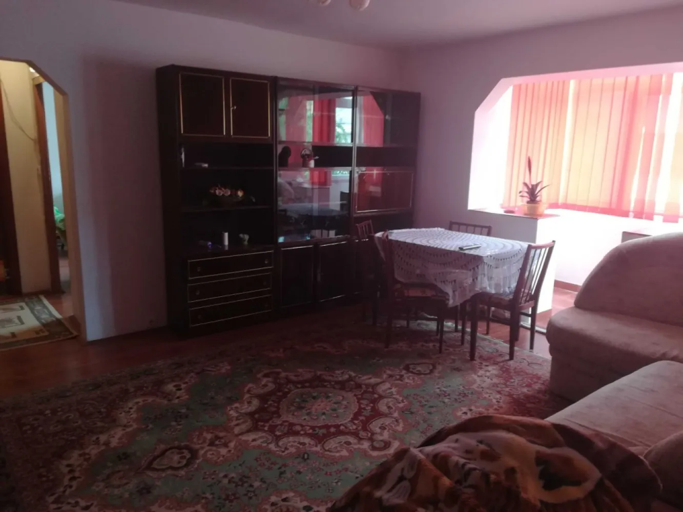 Apartament 2 camere in Micro 16 - Apartament de 2 camere, situat la etajul 3, cu o suprafață utilă de 69 mp și compartimentare semidecomandată, utilat, perfect pentru a inchiria. 

Pentru detalii sunati sau trimiteti mesaj pe whatsapp, nu raspund la mesaje pe olx.

Nu sunt interesat in colaborare cu agentii!