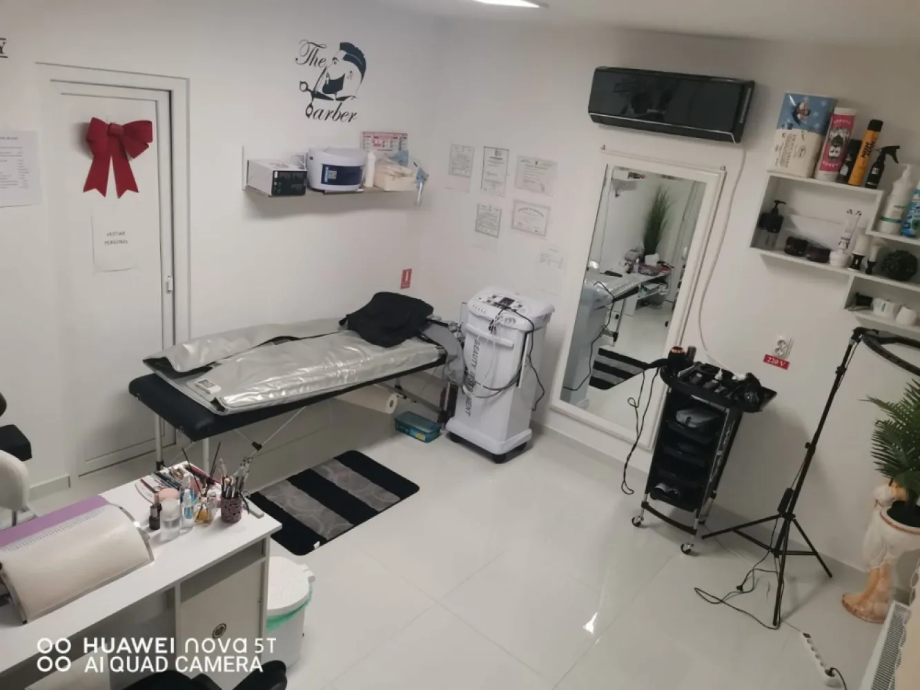 BRASADAS vinde ap 3 cam Carpați 2 PARTER. - Agenția imobiliara BRASADAS vinde apartament cu 3 camere, 79 mp. situat în Carpați 2, la parter, format din 3 camere 2 bai, bucătărie, hol, dressing din care o camera și o baie este spațiu comercial (Salon de înfrumusețare) , are intrare separata pentru Salon, optional se poate modifica tot apartamentul în spațiu comercial. SE VINDE NEMOBILAT. Apartamentul dispune și de beci.
Www.brasadas.com.