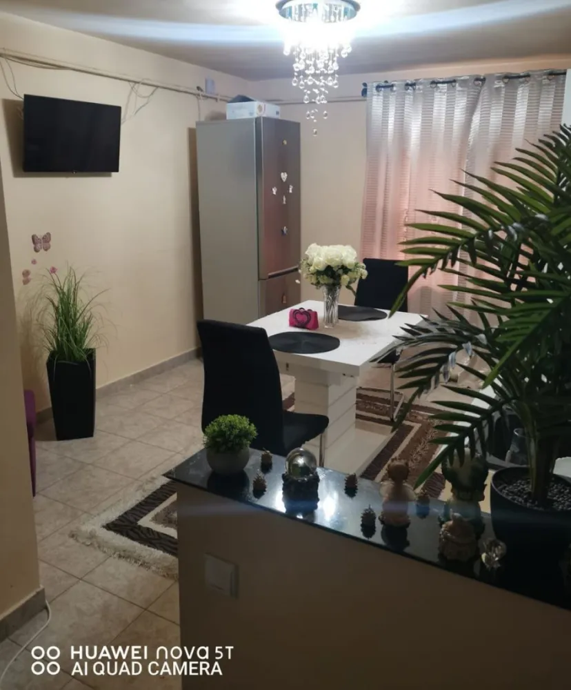 BRASADAS vinde ap 3 cam Carpați 2 PARTER. - Agenția imobiliara BRASADAS vinde apartament cu 3 camere, 79 mp. situat în Carpați 2, la parter, format din 3 camere 2 bai, bucătărie, hol, dressing din care o camera și o baie este spațiu comercial (Salon de înfrumusețare) , are intrare separata pentru Salon, optional se poate modifica tot apartamentul în spațiu comercial. SE VINDE NEMOBILAT. Apartamentul dispune și de beci.
Www.brasadas.com.