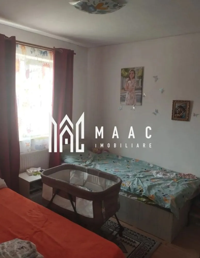 Apartament 2 camere | Parter | 37 MPU | Tiglari - MAAC Imobiliare vă prezintă un apartament cu 2 camere, ideal pentru locuit sau investiție, situat în zona Țiglari din Sibiu.

Caracteristic si compartimentare:
Suprafață utilă: 37 mp
Compartimentare: Living, dormitor primitor, bucătărie separată, complet echipată, baie, hol cu spațiu de depozitare
Etaj: Parter – acces facil, fără scăr
Încălzire: Centrală termică proprie cu calorifere
Stare: Se vinde complet mobilat și utilat

Avantaje și beneficii:
Zonă liniștită – Țiglari, cu vecinătate plăcută și acces rapid spre: zona industrială, mijloace de transport public, magazine, farmacii și alte puncte de interes
Costuri reduse de întreținere

Pentru mai multe detalii precizati telefonic ca ati vazut anuntul cu ID: CP2786122