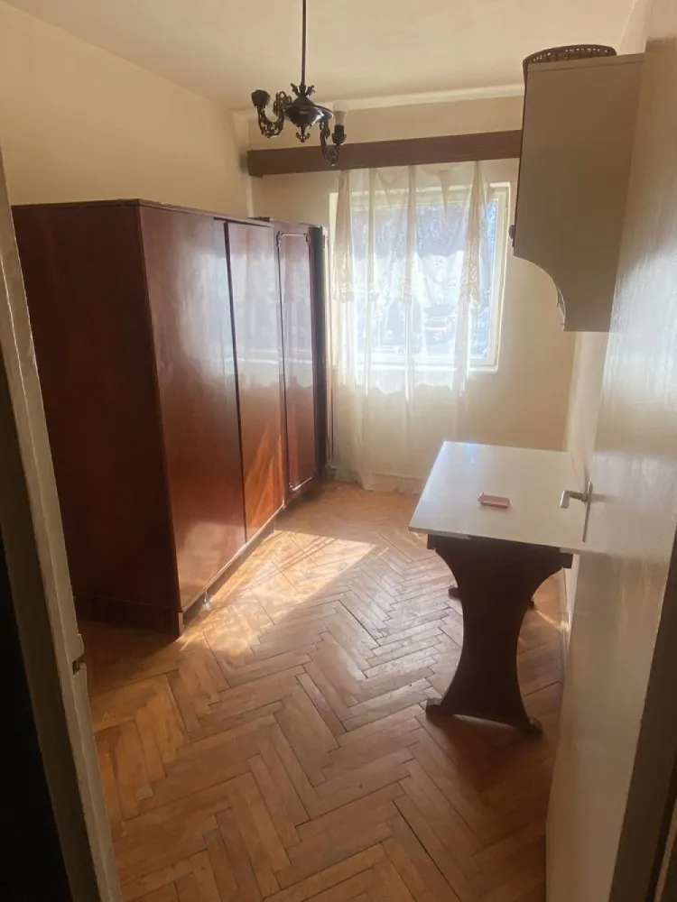 BRASADAS vinde ap 3 cam etaj 1/4 in Micro 17. - Agentia Imobiliara BRASADAS vinde apartament cu 3 camere,etaj 1,apartamentul este situat în Satu Mare, cartierul Micro 17.
Apartamentul este compus din 3 camere,o bucătărie,debara,baie și un balcon.
Suprafața utilă: 56mp.
Apartamentul necesită renovare.
Www.brasadas.com.