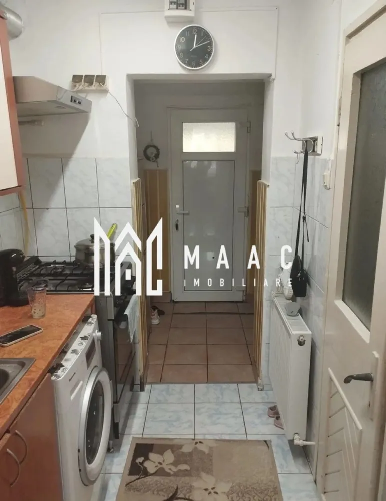 Apartament 2 camere | Parter | 37 MPU | Tiglari - MAAC Imobiliare vă prezintă un apartament cu 2 camere, ideal pentru locuit sau investiție, situat în zona Țiglari din Sibiu.

Caracteristic si compartimentare:
Suprafață utilă: 37 mp
Compartimentare: Living, dormitor primitor, bucătărie separată, complet echipată, baie, hol cu spațiu de depozitare
Etaj: Parter – acces facil, fără scăr
Încălzire: Centrală termică proprie cu calorifere
Stare: Se vinde complet mobilat și utilat

Avantaje și beneficii:
Zonă liniștită – Țiglari, cu vecinătate plăcută și acces rapid spre: zona industrială, mijloace de transport public, magazine, farmacii și alte puncte de interes
Costuri reduse de întreținere

Pentru mai multe detalii precizati telefonic ca ati vazut anuntul cu ID: CP2786122