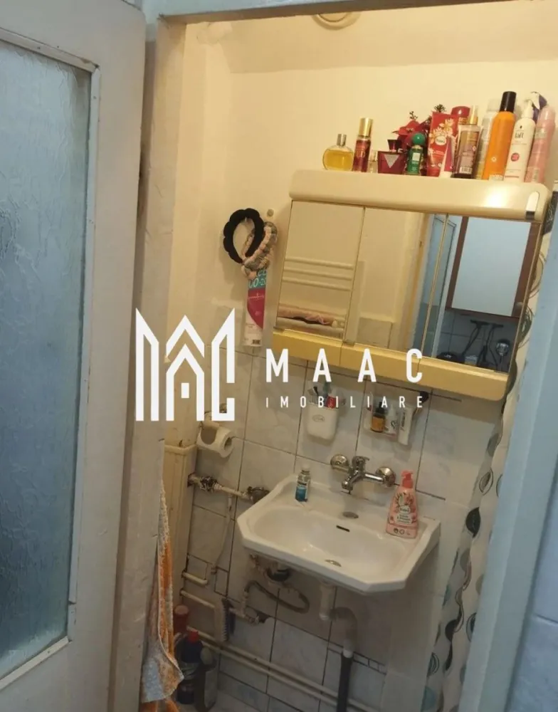 Apartament 2 camere | Parter | 37 MPU | Tiglari - MAAC Imobiliare vă prezintă un apartament cu 2 camere, ideal pentru locuit sau investiție, situat în zona Țiglari din Sibiu.

Caracteristic si compartimentare:
Suprafață utilă: 37 mp
Compartimentare: Living, dormitor primitor, bucătărie separată, complet echipată, baie, hol cu spațiu de depozitare
Etaj: Parter – acces facil, fără scăr
Încălzire: Centrală termică proprie cu calorifere
Stare: Se vinde complet mobilat și utilat

Avantaje și beneficii:
Zonă liniștită – Țiglari, cu vecinătate plăcută și acces rapid spre: zona industrială, mijloace de transport public, magazine, farmacii și alte puncte de interes
Costuri reduse de întreținere

Pentru mai multe detalii precizati telefonic ca ati vazut anuntul cu ID: CP2786122