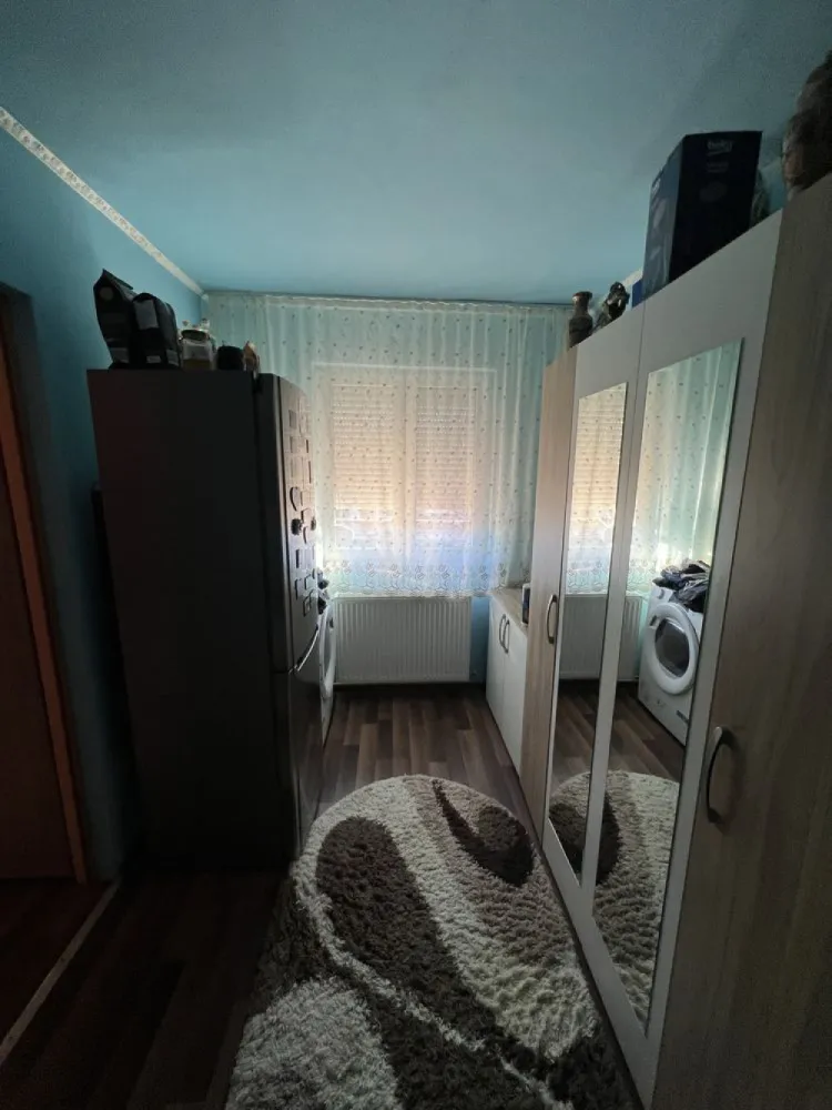 BRASADAS vinde ap 2 cam Micro 14 - Agenția imobiliara BRASADAS vinde apartament cu doua camere in Micro 14. 
In imprejurime se afla gradinita, scoala, parc, profi, penny, iar toate acestea sunt la 5 minute de mers pe jos. 
Apartamentul vine cu urmatoarele facilitati:
-centrala
-geamuri termopane cu jaluzele
-aer conditionat
-usa metalica la intrare
-gresie, faianta
-izolatie exterioara 10cm
-parchet laminat
Apartamentul nu necesita nici o investitie. 
Www.brasadas.com.