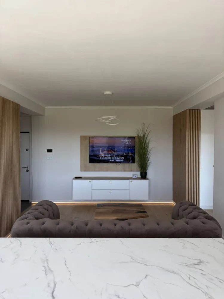 BRASADAS vinde ap Modern 2 cam 65 mp Bloc Nou Semicentral. - Agentia Imobiliara BRASADAS vinde apartament NOU prima utilizare! 

Acest apartament cu 2 camere are o suprafață de 65 mp inclus terasa. Se află la etajul 2/3 și dispune de finisaje și dotări de înaltă calitate.

Locația este ideală, în apropierea centrului orașului. Vei găsi restaurante, cafenele și baruri la distanță mică. Parcurile precum Parcul Promenada Someș și Parcul Central sunt la câțiva pași. De asemenea, transportul public este accesibil, cu stații de autobuz în apropiere.

www.brasadas.com.
