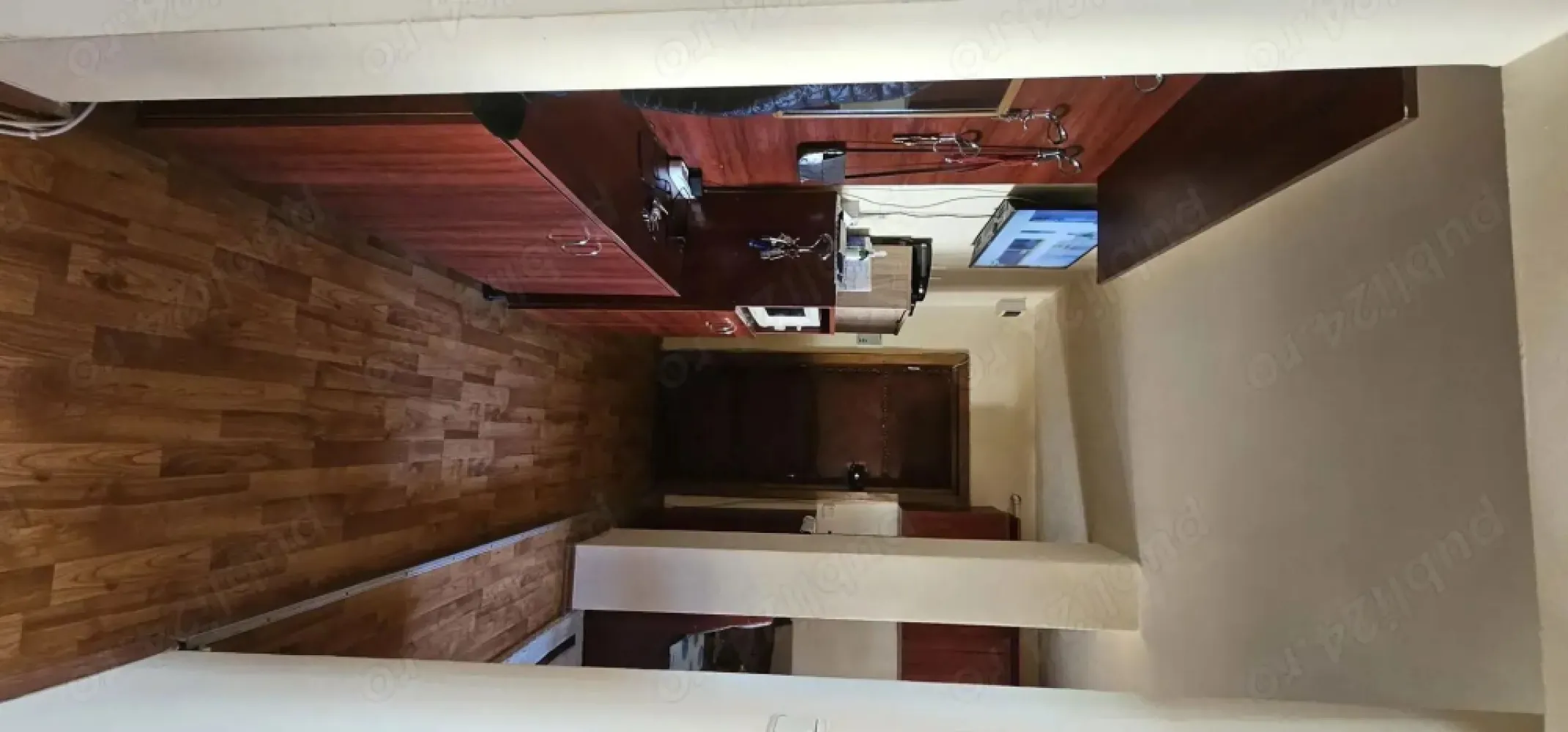 Vand ap 2 cam etaj 3/4 in Carpati II. - Agentia Imobiliara BRASADAS vinde apartament bine intretinut, luminos, intr-o zona linistita , cu spatii verzi, cu acces catre multiple puncte de interes.
Bifeaza atat accesibilitate cat si confort prin camere decomandate, bucatarie spatioasa, 2 balcoane mari, o baie incapatoare cu geam pentru o aerisire adecavata, centrala termica , geamuri termopan, aer conditionat, jaluzele exterioare, toate in conditii execeptionale si un plus aparte pentru depozitare un beci spatios si uscat.
Www.brasadas.com