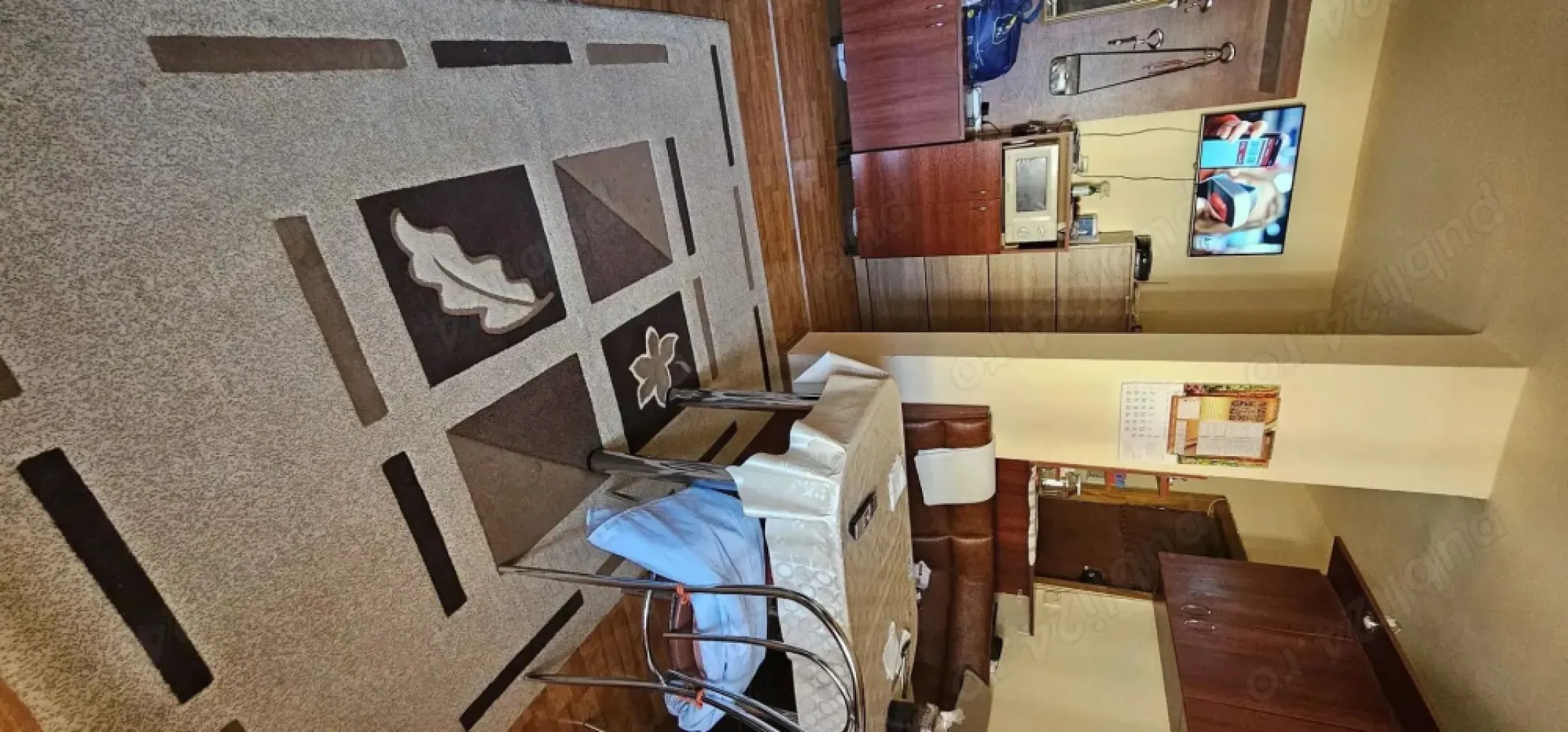 Vand ap 2 cam etaj 3/4 in Carpati II. - Agentia Imobiliara BRASADAS vinde apartament bine intretinut, luminos, intr-o zona linistita , cu spatii verzi, cu acces catre multiple puncte de interes.
Bifeaza atat accesibilitate cat si confort prin camere decomandate, bucatarie spatioasa, 2 balcoane mari, o baie incapatoare cu geam pentru o aerisire adecavata, centrala termica , geamuri termopan, aer conditionat, jaluzele exterioare, toate in conditii execeptionale si un plus aparte pentru depozitare un beci spatios si uscat.
Www.brasadas.com