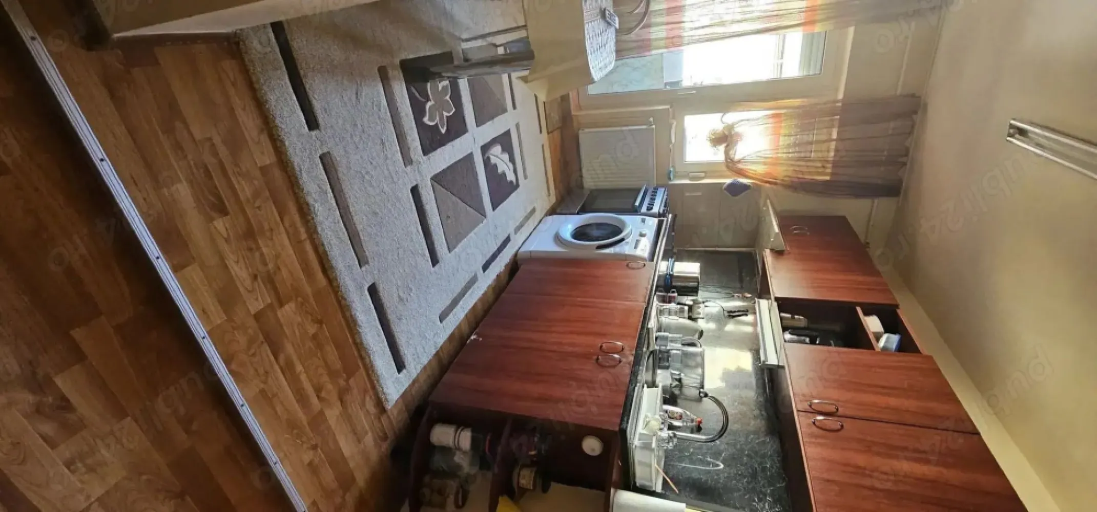 Vand ap 2 cam etaj 3/4 in Carpati II. - Agentia Imobiliara BRASADAS vinde apartament bine intretinut, luminos, intr-o zona linistita , cu spatii verzi, cu acces catre multiple puncte de interes.
Bifeaza atat accesibilitate cat si confort prin camere decomandate, bucatarie spatioasa, 2 balcoane mari, o baie incapatoare cu geam pentru o aerisire adecavata, centrala termica , geamuri termopan, aer conditionat, jaluzele exterioare, toate in conditii execeptionale si un plus aparte pentru depozitare un beci spatios si uscat.
Www.brasadas.com