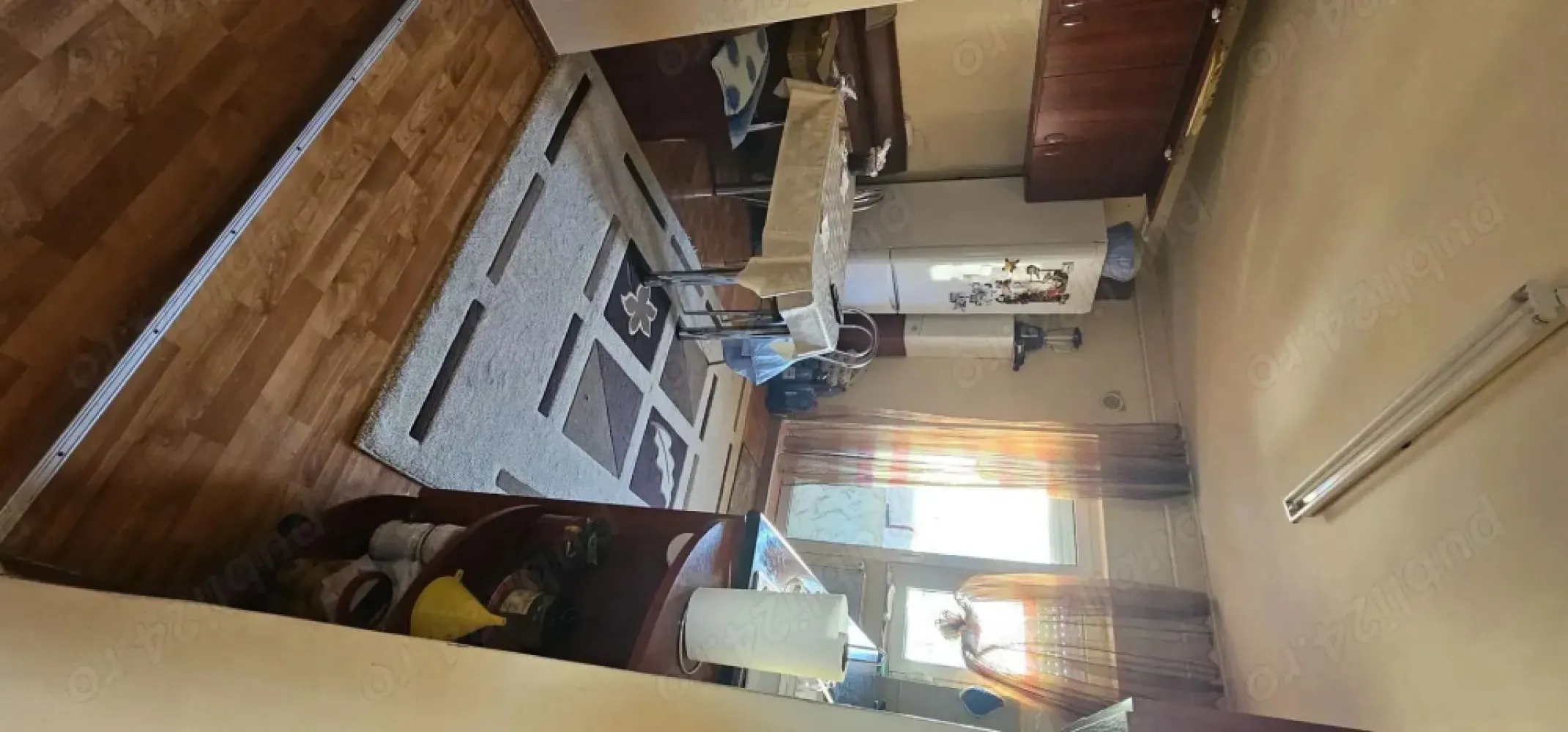 Vand ap 2 cam etaj 3/4 in Carpati II. - Agentia Imobiliara BRASADAS vinde apartament bine intretinut, luminos, intr-o zona linistita , cu spatii verzi, cu acces catre multiple puncte de interes.
Bifeaza atat accesibilitate cat si confort prin camere decomandate, bucatarie spatioasa, 2 balcoane mari, o baie incapatoare cu geam pentru o aerisire adecavata, centrala termica , geamuri termopan, aer conditionat, jaluzele exterioare, toate in conditii execeptionale si un plus aparte pentru depozitare un beci spatios si uscat.
Www.brasadas.com