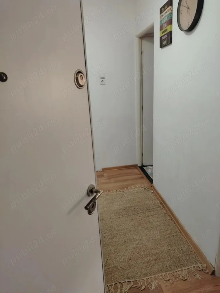 BRASADAS vinde ap 2 cam Al. Prahovei. - Agentia Imobiliara BRASADAS vinde apartament cu 2 camere, baie, bucătărie, balcon interior, semidecomandat, etaj 2/4 pe mijloc, izolat exterior, centrala noua, gresie, faianță, mobilat.
Suprafața utila este de 41 mp. 
Ocupabil imediat, la libera înțelegere între părți. 
Acceptam varianta de schimb cu, casa in oraș sau in apropiere plus diferența dacă situația o impune. 
Www.brasadas.com.