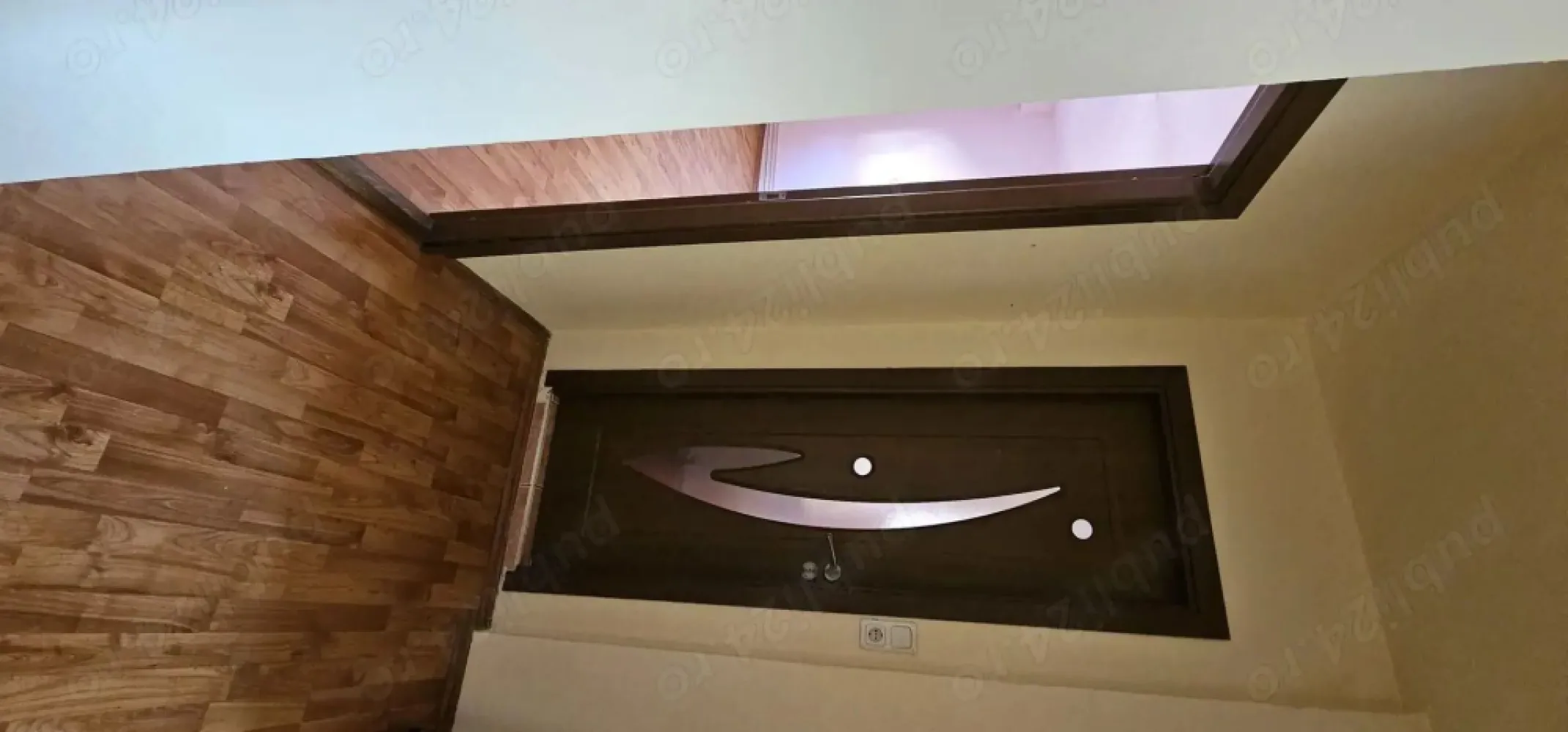 Vand ap 2 cam etaj 3/4 in Carpati II. - Agentia Imobiliara BRASADAS vinde apartament bine intretinut, luminos, intr-o zona linistita , cu spatii verzi, cu acces catre multiple puncte de interes.
Bifeaza atat accesibilitate cat si confort prin camere decomandate, bucatarie spatioasa, 2 balcoane mari, o baie incapatoare cu geam pentru o aerisire adecavata, centrala termica , geamuri termopan, aer conditionat, jaluzele exterioare, toate in conditii execeptionale si un plus aparte pentru depozitare un beci spatios si uscat.
Www.brasadas.com