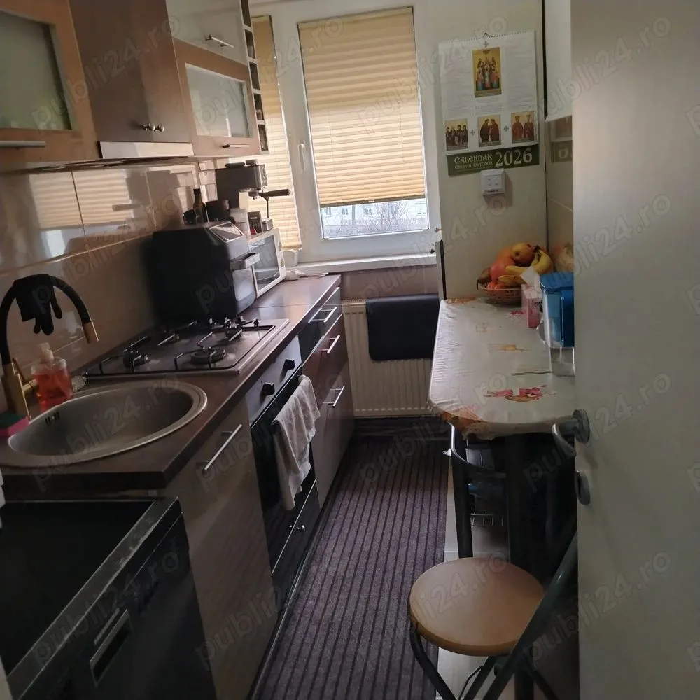 BRASADAS vinde ap 2 cam Al. Prahovei. - Agentia Imobiliara BRASADAS vinde apartament cu 2 camere, baie, bucătărie, balcon interior, semidecomandat, etaj 2/4 pe mijloc, izolat exterior, centrala noua, gresie, faianță, mobilat.
Suprafața utila este de 41 mp. 
Ocupabil imediat, la libera înțelegere între părți. 
Acceptam varianta de schimb cu, casa in oraș sau in apropiere plus diferența dacă situația o impune. 
Www.brasadas.com.