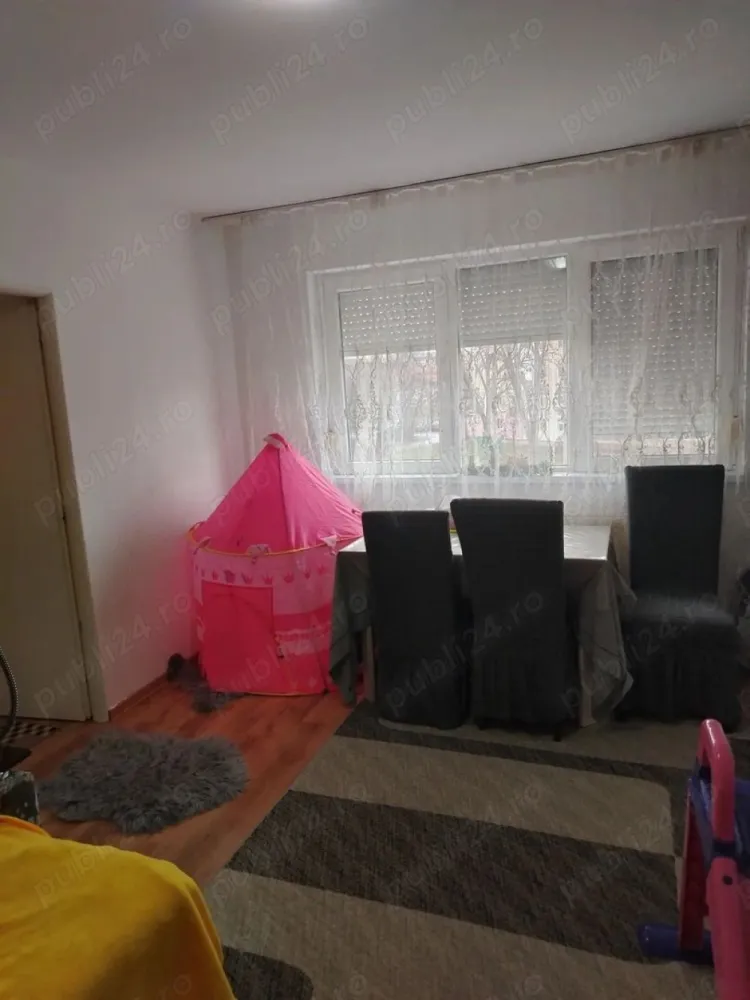 BRASADAS vinde ap 2 cam Al. Prahovei. - Agentia Imobiliara BRASADAS vinde apartament cu 2 camere, baie, bucătărie, balcon interior, semidecomandat, etaj 2/4 pe mijloc, izolat exterior, centrala noua, gresie, faianță, mobilat.
Suprafața utila este de 41 mp. 
Ocupabil imediat, la libera înțelegere între părți. 
Acceptam varianta de schimb cu, casa in oraș sau in apropiere plus diferența dacă situația o impune. 
Www.brasadas.com.