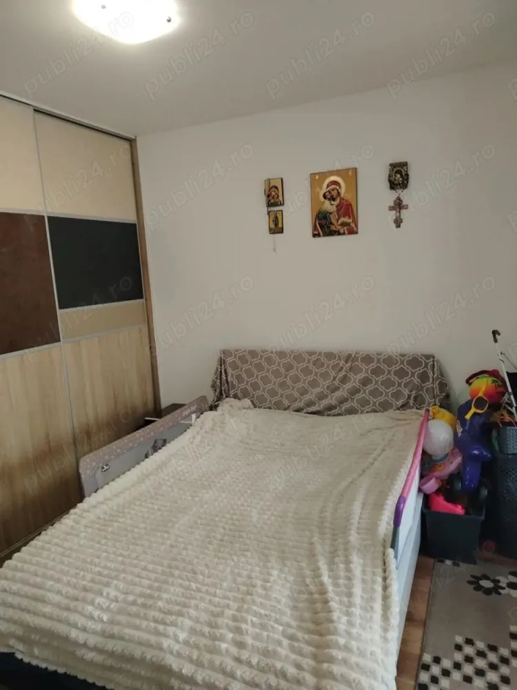 BRASADAS vinde ap 2 cam Al. Prahovei. - Agentia Imobiliara BRASADAS vinde apartament cu 2 camere, baie, bucătărie, balcon interior, semidecomandat, etaj 2/4 pe mijloc, izolat exterior, centrala noua, gresie, faianță, mobilat.
Suprafața utila este de 41 mp. 
Ocupabil imediat, la libera înțelegere între părți. 
Acceptam varianta de schimb cu, casa in oraș sau in apropiere plus diferența dacă situația o impune. 
Www.brasadas.com.