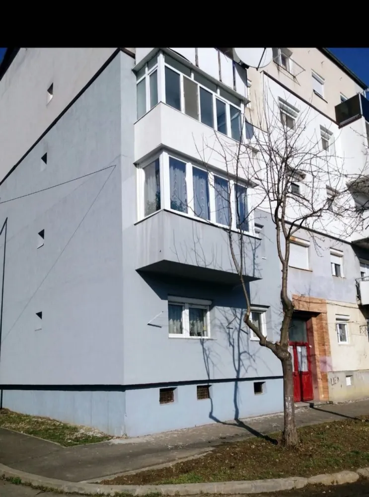 BRASADAS vinde ap 3 cam etaj 2/4 in Micro 17. - Agentia Imobiliara BRASADAS vinde apartament 3 camere in Micro 17.
Se vinde mobilat, complet utilat, imediat ocupabil.
În apropiere: 2 școli, grădinițe,parc mare de distracții, magazine,dispensar,piața.
Dispune de beci. Se acceptă și schimb cu casa la oraș.
Www.brasadas.com.