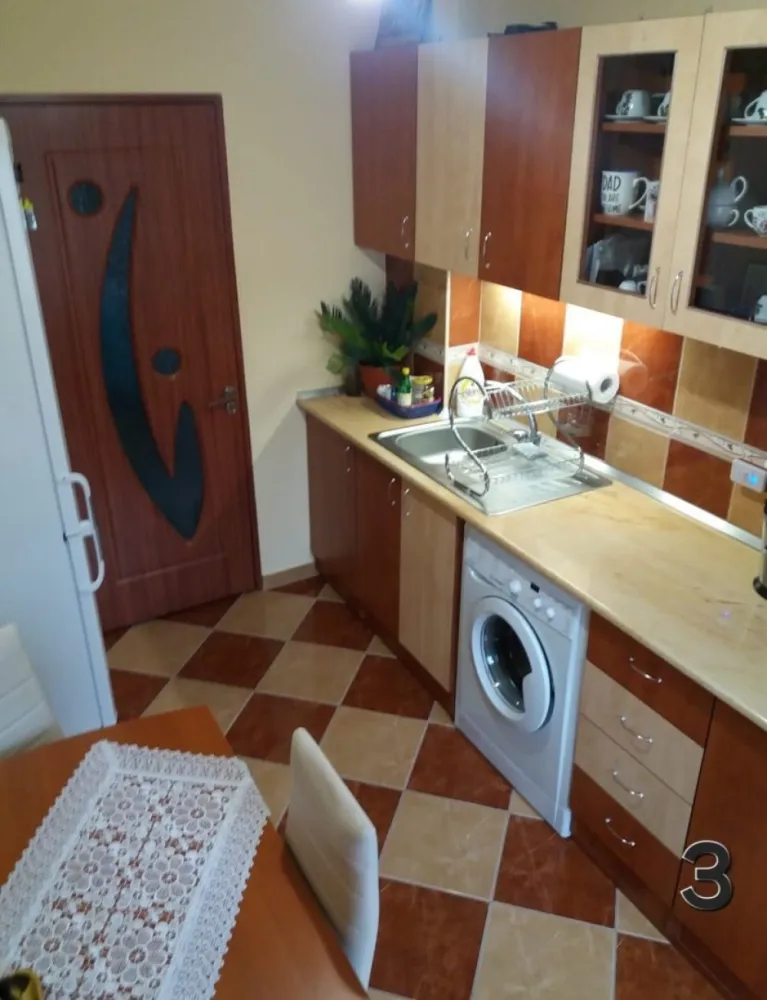 BRASADAS vinde ap 3 cam etaj 2/4 in Micro 17. - Agentia Imobiliara BRASADAS vinde apartament 3 camere in Micro 17.
Se vinde mobilat, complet utilat, imediat ocupabil.
În apropiere: 2 școli, grădinițe,parc mare de distracții, magazine,dispensar,piața.
Dispune de beci. Se acceptă și schimb cu casa la oraș.
Www.brasadas.com.