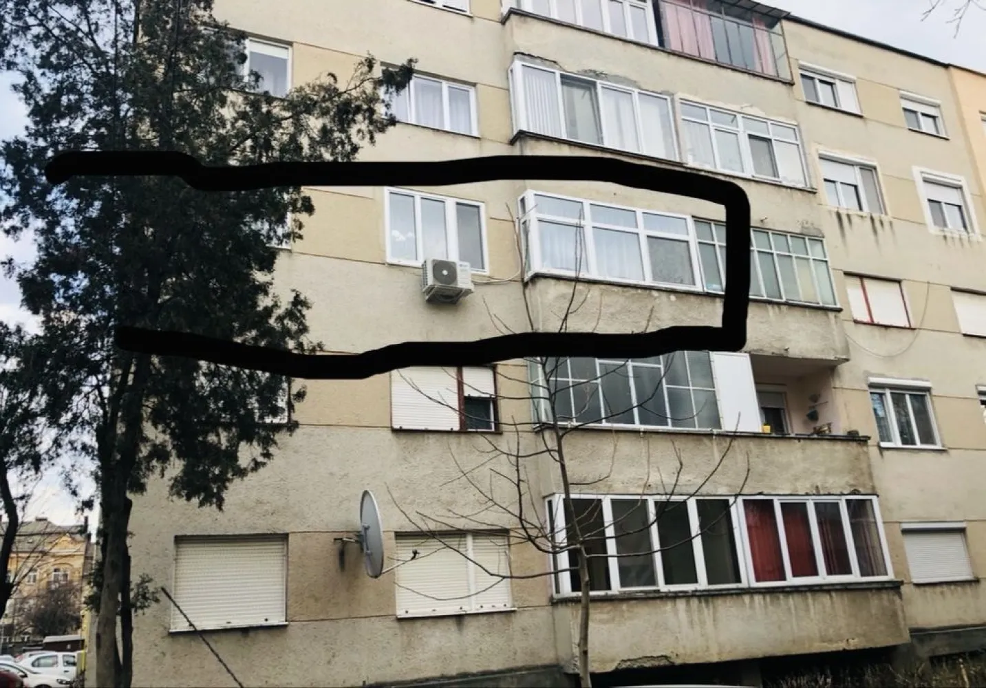 BRASADAS vinde ap 3 cam etajul 2/4 Bd. Traian. - Agentia Imobiliara BRASADAS vinde apartament cu 3 camere, cu o suprafata de 65 mp. situat la etajul 2/4 pe Calea Traian. 
Se vinde gata utilat și mobilat centrala nouă, aer condiționat, mașină de spălat rufe, mașină de spălat vase.
Este decomandat. Livingul este luminos.

Locatia este excelenta, aproape de centre culturale si de recreere, parcuri (grădina Romei).
La 5 minute de mers pe jos pana la parcul central, restaurante.
Transportul in comun este accesibil, facilitand deplasarile in oras. De asemenea, sunt scoli si grădinițe,ideal pentru familii sau studenti.

Www.brasadas.com.