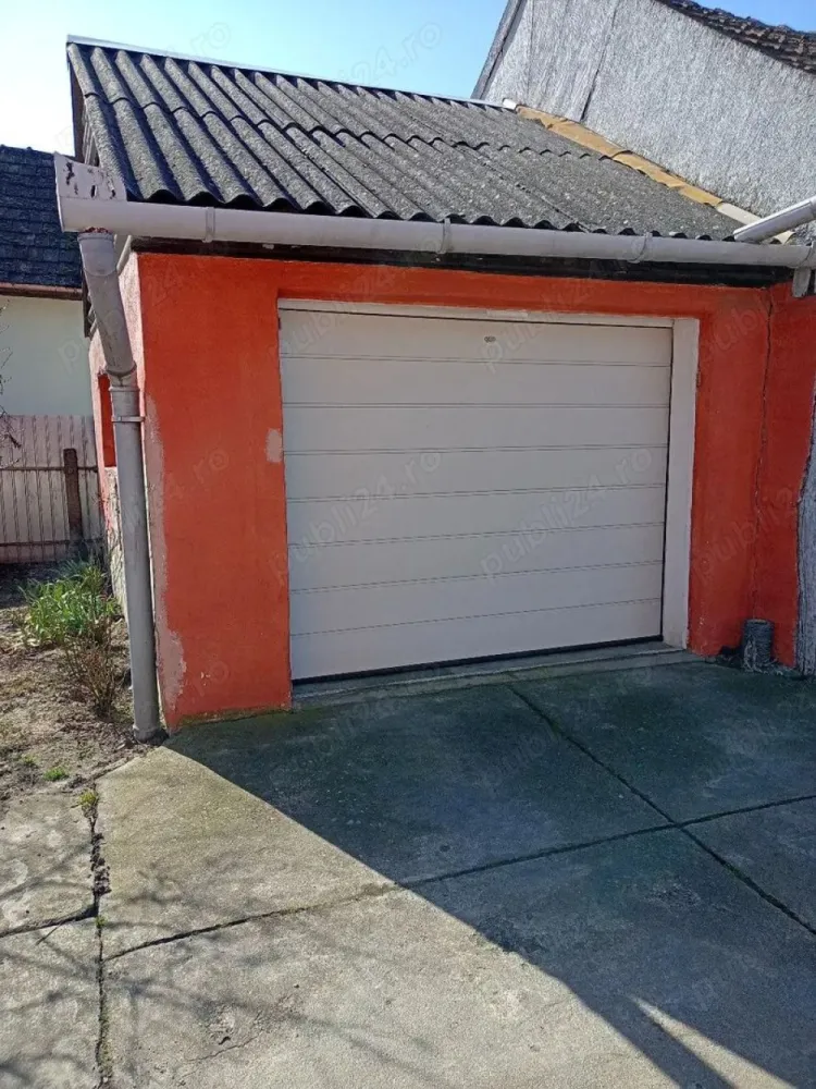 BRASADAS vinde casa in Ungaria - Vând casă aflată în Ungaria, compusă din trei camere, două bucătării, două băi,garaj ,curte , grădină și alte dependințe.
Casa se află pe un teren de 1330 mp. 
Casa are 90mp, dependințele tot 90 mp.
Www.brasadas.com.