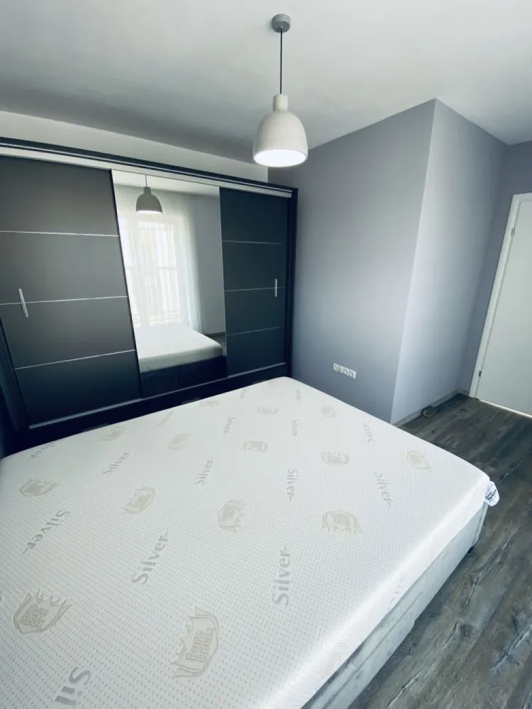PF vand Apartament 3 camere Oasului - ZONA Auchan IRIS 
VÂND ap 3 camere cu cf bloc nou finisat modern mobilat utilat 
65 MP UTILI SI 20 mp Terase 
zona aerisita panorama frumoasa asupra orașului 
Mult Spațiu verde ,magazine in zona stație autobuz panemar/mega 
Parc pt copii 
complex frumos cu ap putine 
doua dormitoare 2-terase 
Încălzire in pardoseala 
Geamuri mari luminos 
Centrale proprie VIESMAN Vitodens wifi 
Orientare sud -est
Aer conditionat 

PARCARE SUBTERANA cf la preț de 15000€€

Fiecare camera are acces pe terasa 
Dormitorul principal are terasa proprie 
A nu se compara cu ap care sunt făcute fără gust si cu materiale de slaba calitate 
Merita văzut !! Va aștept la vizionare