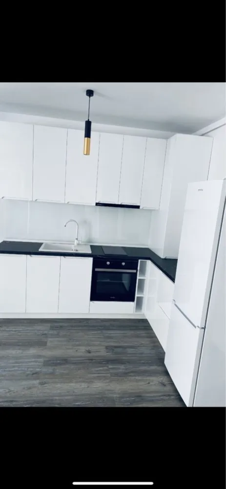 PF vand Apartament 3 camere Oasului - ZONA Auchan IRIS 
VÂND ap 3 camere cu cf bloc nou finisat modern mobilat utilat 
65 MP UTILI SI 20 mp Terase 
zona aerisita panorama frumoasa asupra orașului 
Mult Spațiu verde ,magazine in zona stație autobuz panemar/mega 
Parc pt copii 
complex frumos cu ap putine 
doua dormitoare 2-terase 
Încălzire in pardoseala 
Geamuri mari luminos 
Centrale proprie VIESMAN Vitodens wifi 
Orientare sud -est
Aer conditionat 

PARCARE SUBTERANA cf la preț de 15000€€

Fiecare camera are acces pe terasa 
Dormitorul principal are terasa proprie 
A nu se compara cu ap care sunt făcute fără gust si cu materiale de slaba calitate 
Merita văzut !! Va aștept la vizionare
